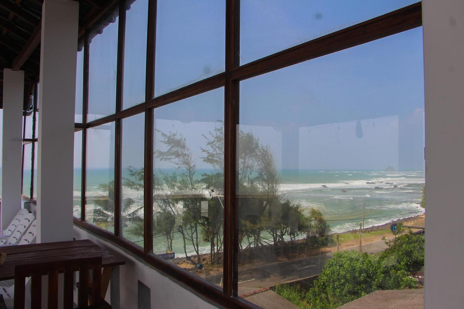 Shehara Sun Surf Lodge Midigama East Rum bild